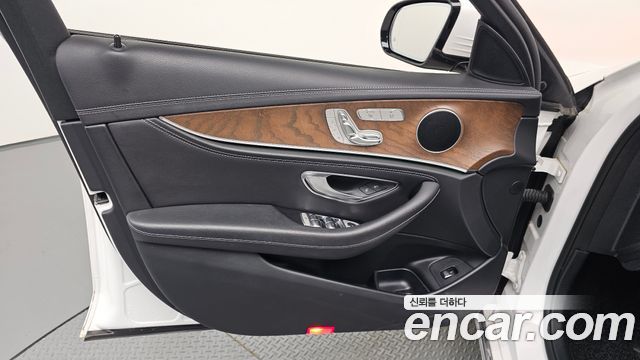 Mercedes-Benz E-Class (W213) E220d 4MATIC Exclusive 2020 — фото 24
