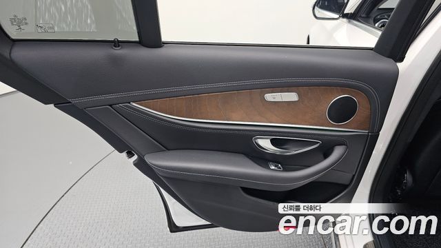 Mercedes-Benz E-Class (W213) E220d 4MATIC Exclusive 2020 — фото 25