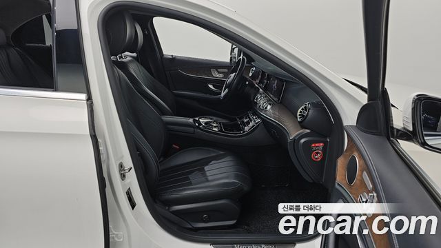 Mercedes-Benz E-Class (W213) E220d 4MATIC Exclusive 2020 — фото 26