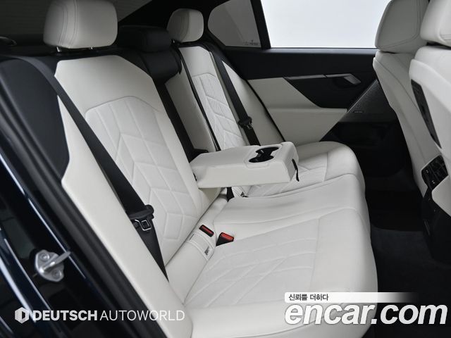BMW 5 Series (G60) 520i M Sport 2024 — фото 16