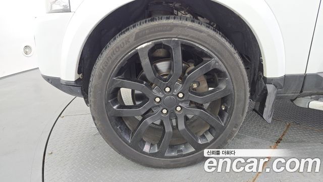 Land Rover Discovery 4 3.0 SDV6 SE 2016 — фото 5