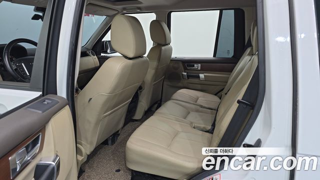 Land Rover Discovery 4 3.0 SDV6 SE 2016 — фото 11