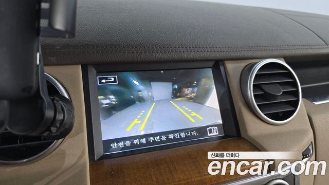 Land Rover Discovery 4 3.0 SDV6 SE 2016 — фото 15