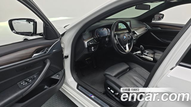 BMW 5 Series (G30) 520d xDrive M Sport Package Plus 2017 — фото 10