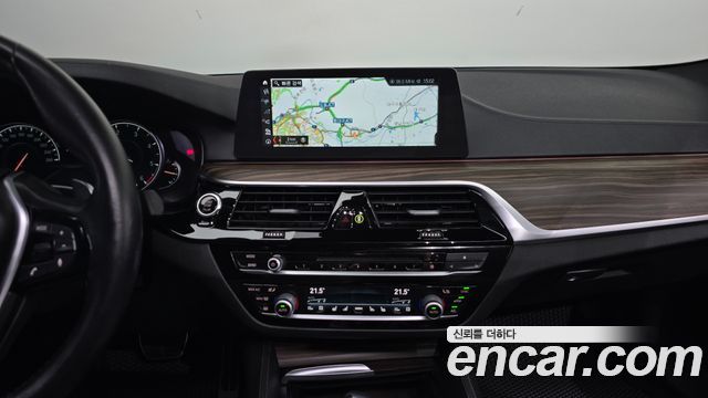 BMW 5 Series (G30) 520d xDrive M Sport Package Plus 2017 — фото 13