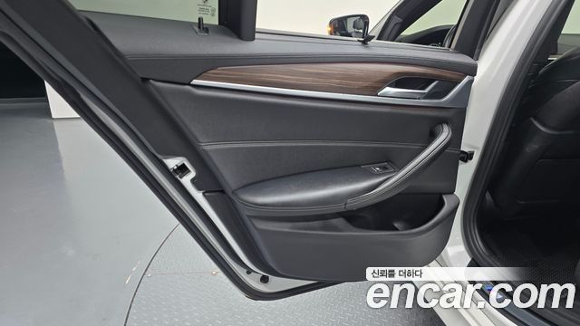 BMW 5 Series (G30) 520d xDrive M Sport Package Plus 2017 — фото 25