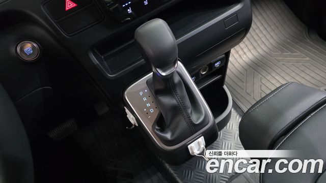 Hyundai Staria 4WD Wheel Chair Lift/Slope 2025 — фото 9