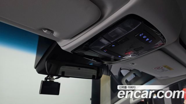 Hyundai Staria 4WD Wheel Chair Lift/Slope 2025 — фото 18