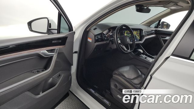 Volkswagen Touareg (III) 3.0 TDI Prestige 2023 — фото 10