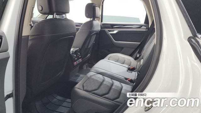 Volkswagen Touareg (III) 3.0 TDI Prestige 2023 — фото 11
