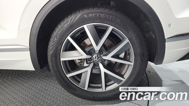 Volkswagen Touareg (III) 3.0 TDI Prestige 2023 — фото 21