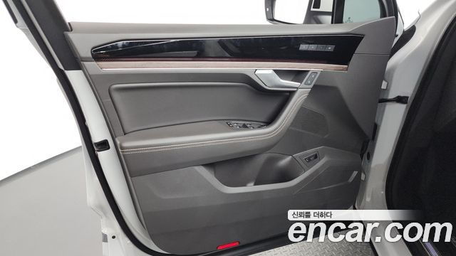 Volkswagen Touareg (III) 3.0 TDI Prestige 2023 — фото 24