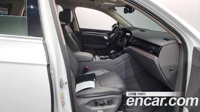 Volkswagen Touareg (III) 3.0 TDI Prestige 2023 — фото 26