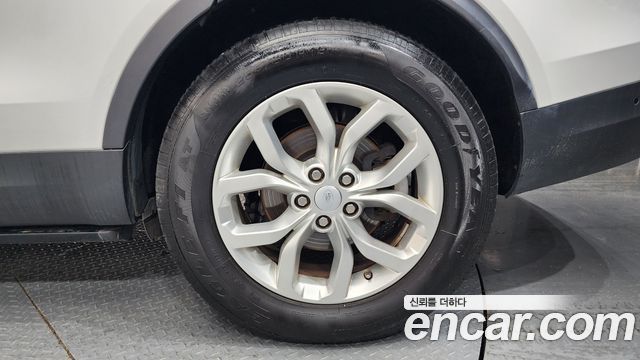 Land Rover Discovery 5 2.0 SD4 SE 2019 — фото 21