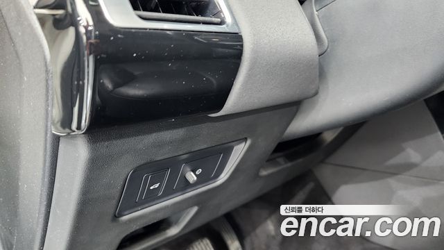 Land Rover Discovery 5 2.0 SD4 SE 2019 — фото 36