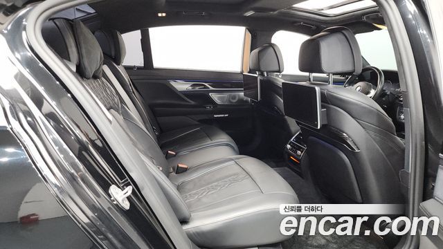 BMW 7 Series (G11) M760Li xDrive 2018 — фото 12