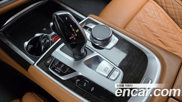 BMW 7 Series (G11) 740Li xDrive Design Pure Excellence 2021 — фото 9