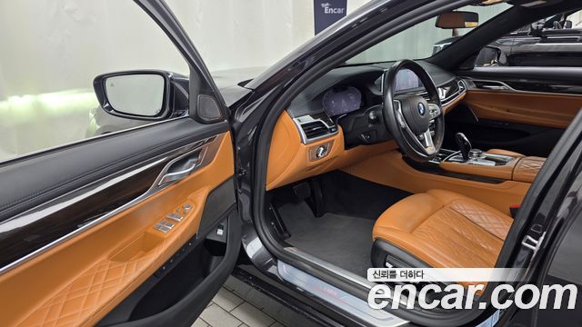 BMW 7 Series (G11) 740Li xDrive Design Pure Excellence 2021 — фото 10