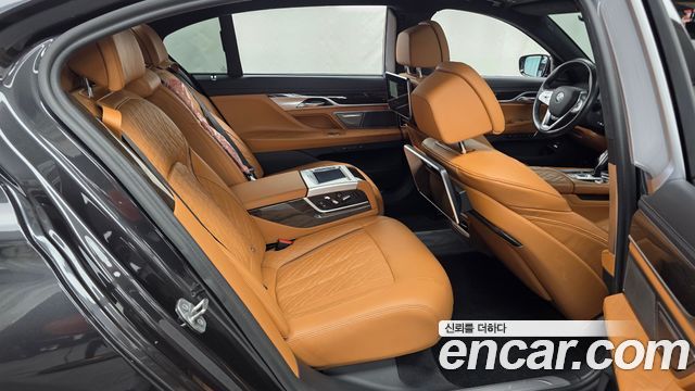 BMW 7 Series (G11) 740Li xDrive Design Pure Excellence 2021 — фото 12