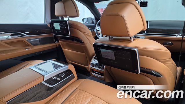 BMW 7 Series (G11) 740Li xDrive Design Pure Excellence 2021 — фото 17