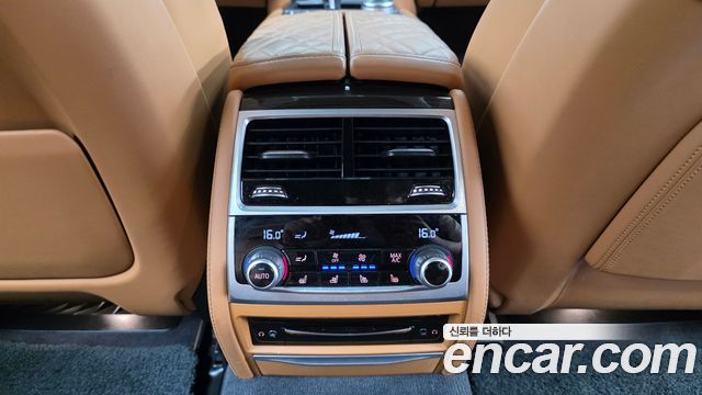BMW 7 Series (G11) 740Li xDrive Design Pure Excellence 2021 — фото 18
