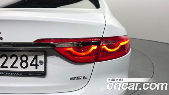 Jaguar XF (X260) 25t Portfolio 2019 — фото 23