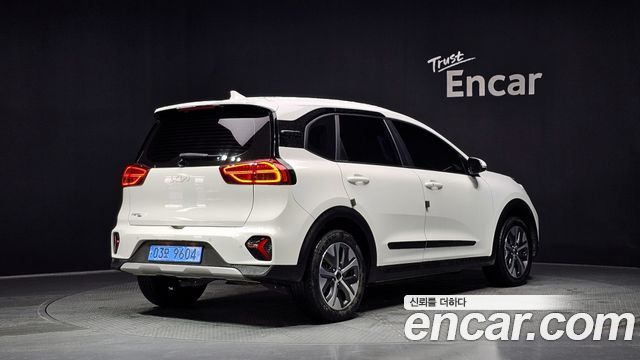 Kia Niro Plus Air 2023 — фото 2