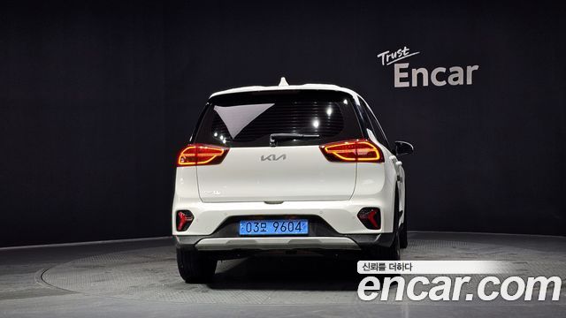 Kia Niro Plus Air 2023 — фото 4