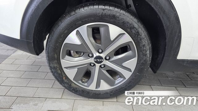 Kia Niro Plus Air 2023 — фото 5