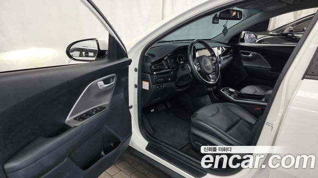 Kia Niro Plus Air 2023 — фото 10