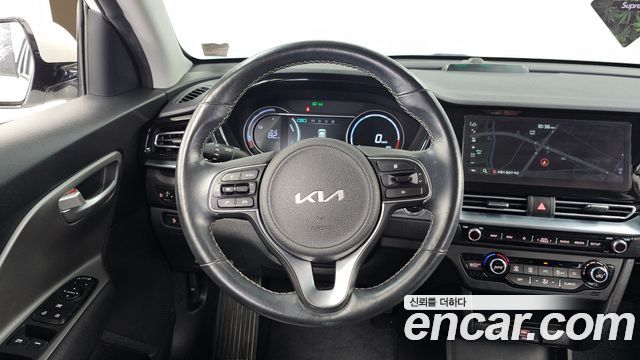 Kia Niro Plus Air 2023 — фото 13