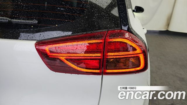 Kia Niro Plus Air 2023 — фото 23