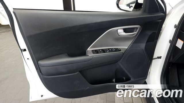 Kia Niro Plus Air 2023 — фото 24