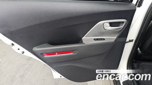 Kia Niro Plus Air 2023 — фото 25