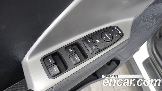 Kia Niro Plus Air 2023 — фото 28