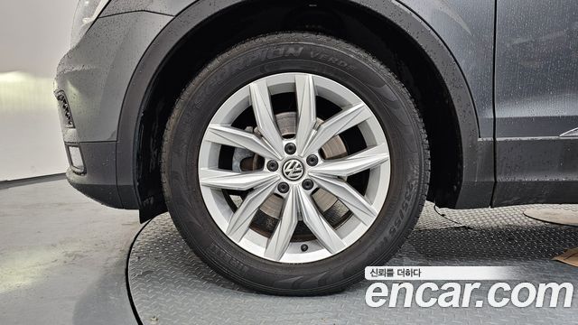 Volkswagen Tiguan (II) 2.0 TDI Premium 2020 — фото 5