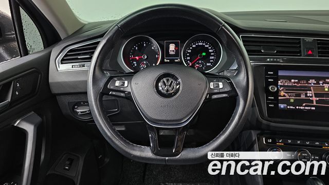 Volkswagen Tiguan (II) 2.0 TDI Premium 2020 — фото 13