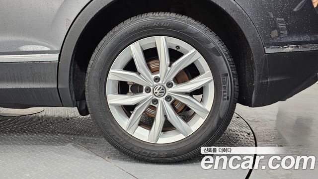 Volkswagen Tiguan (II) 2.0 TDI Premium 2020 — фото 21