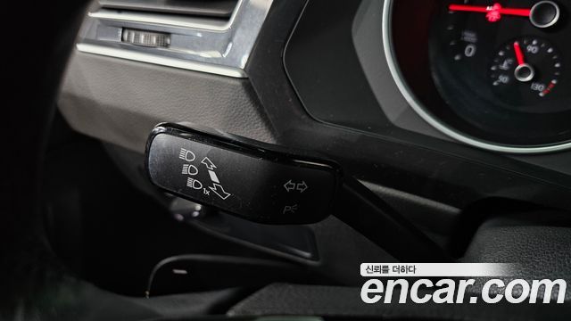 Volkswagen Tiguan (II) 2.0 TDI Premium 2020 — фото 27
