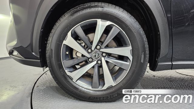 Lexus NX300h Supreme 2018 — фото 5