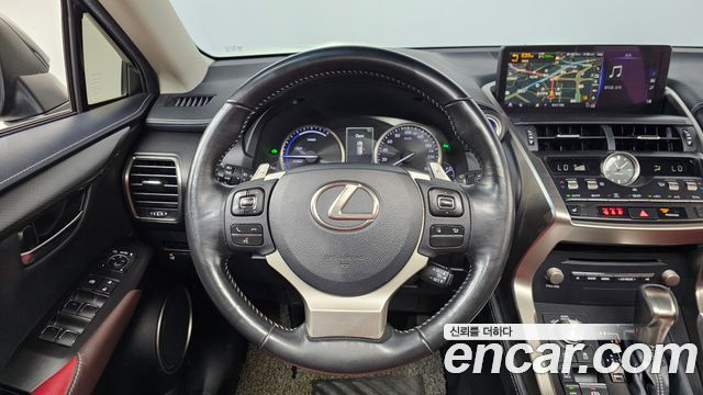 Lexus NX300h Supreme 2018 — фото 13