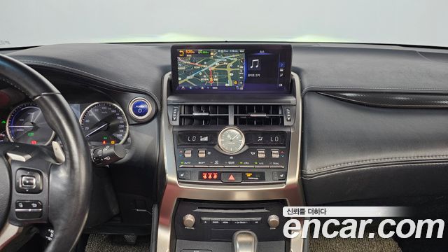 Lexus NX300h Supreme 2018 — фото 14