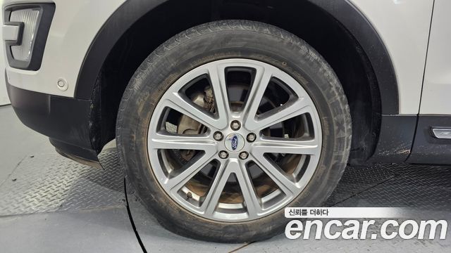 Ford Explorer 2.3 Limited 4WD 5th 2017 — фото 5