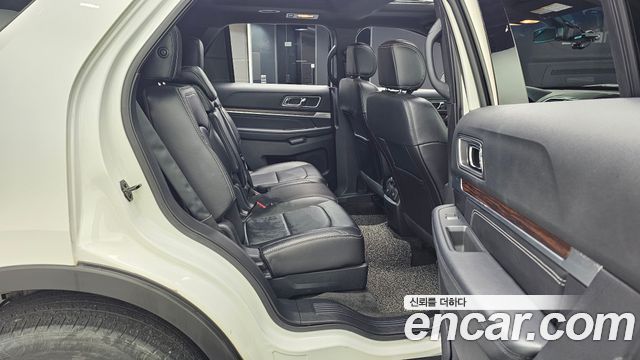 Ford Explorer 2.3 Limited 4WD 5th 2017 — фото 12