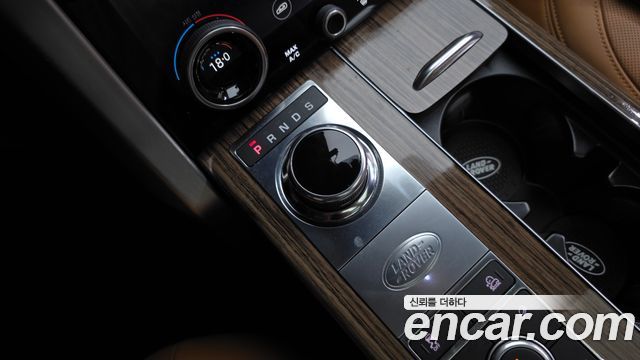 Land Rover Range Rover (IV) 5.0 SC Vogue SE 2019 — фото 9