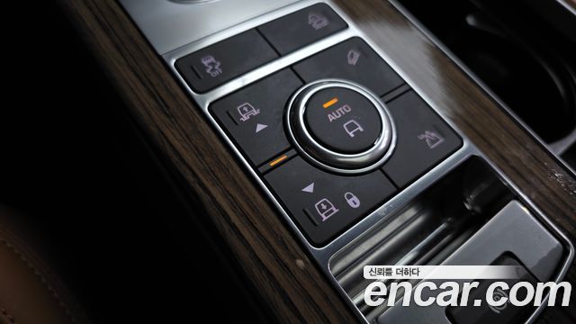 Land Rover Range Rover (IV) 5.0 SC Vogue SE 2019 — фото 16