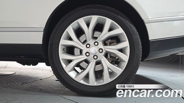 Land Rover Range Rover (IV) 5.0 SC Vogue SE 2019 — фото 21