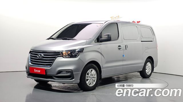 Hyundai Grand Starex Van 3-Seater Smart