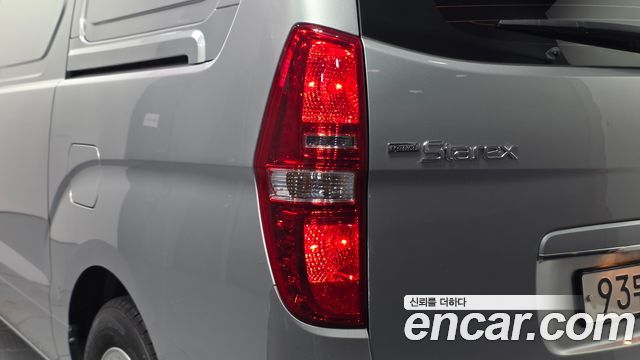 Hyundai Grand Starex Van 3-Seater Smart 2021 — фото 23