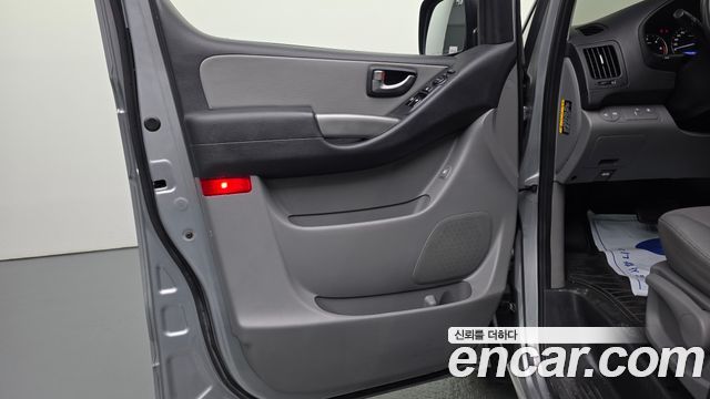 Hyundai Grand Starex Van 3-Seater Smart 2021 — фото 24